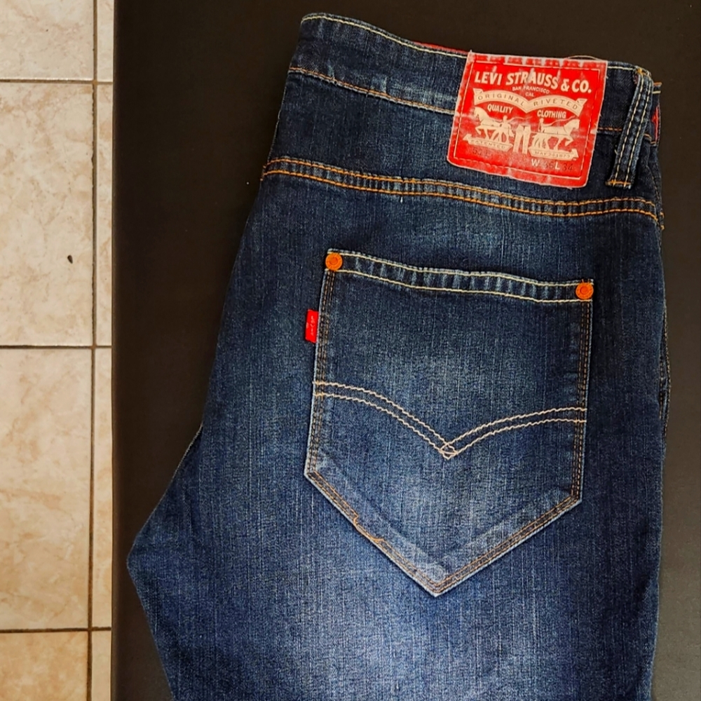 Levis
